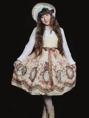 Hitomi izumi's 「Lolita」themed photo (2017/11/16)
