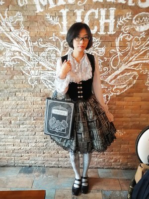 Xiao Yu's 「Lolita fashion」themed photo (2018/01/29)