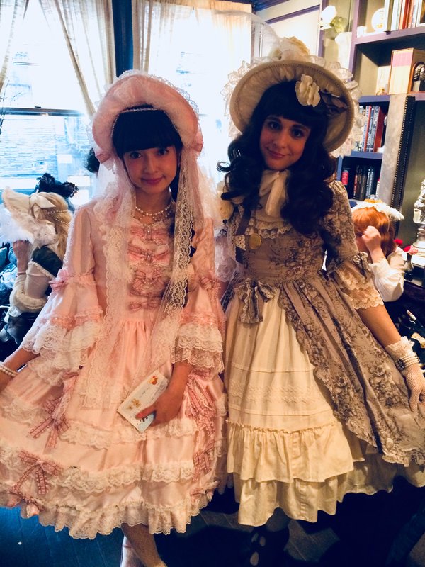 是Kristen Okashi以「Classic Lolita」为主题投稿的照片(2018/03/25)