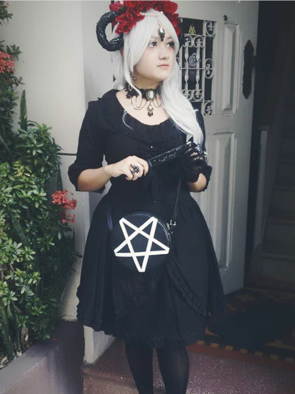 Suh's 「Lolita fashion」themed photo (2018/04/15)