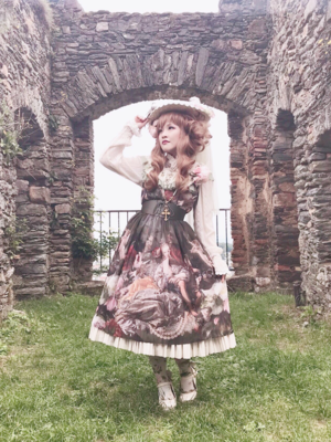 FANUxSIRI's 「Lolita」themed photo (2018/06/04)