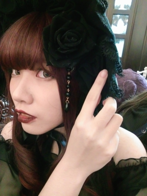 SINA's 「accessories」themed photo (2018/06/21)