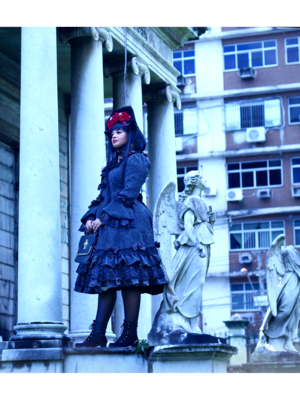 Regina Ramos's 「Gothic」themed photo (2018/06/25)