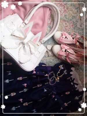 Moxy Raposa's 「Pink」themed photo (2018/07/27)