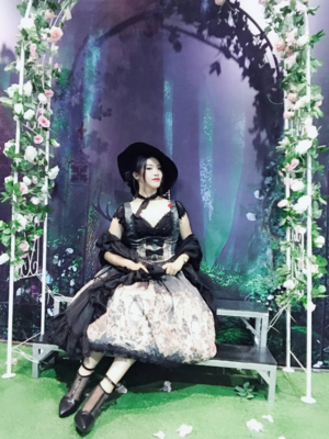 沙夏A's 「Gothic Lolita」themed photo (2018/08/05)