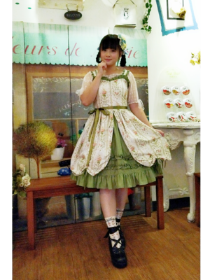 Sayuki's 「Lolita fashion」themed photo (2018/08/08)