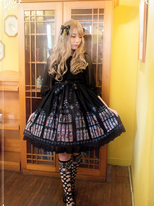 SINA's 「Lolita」themed photo (2018/09/25)