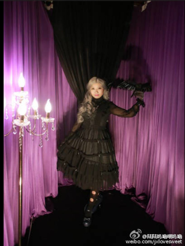 路遥知腿短's 「Halloween」themed photo (2018/10/30)