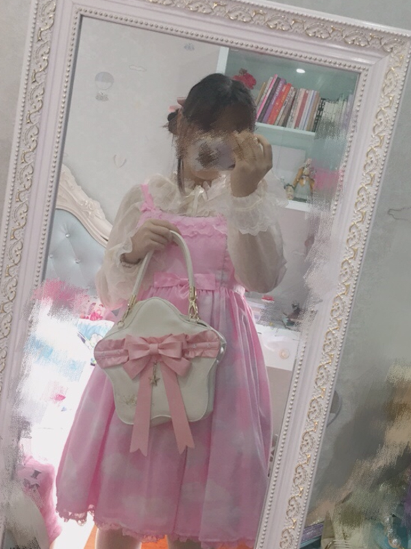 是彩虹屁女孩以「Lolita」为主题投稿的照片(2019/01/12)