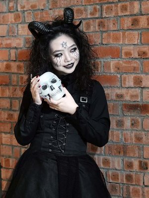 Qiqi's 「Gothic Lolita」themed photo (2019/02/04)