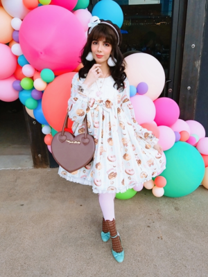 Eugenia Salinas's 「Lolita」themed photo (2019/04/02)