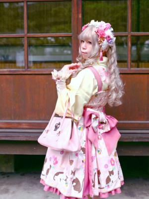 hime's 「Lolita」themed photo (2019/04/09)