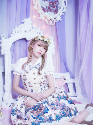 SINA's 「Alice」themed photo (2019/04/14)