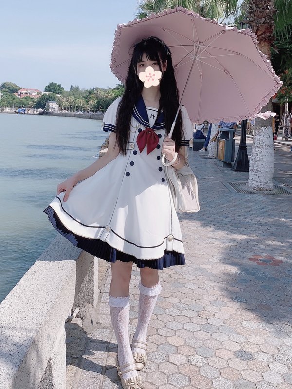 Hitomi's 「Lolita fashion」themed photo (2019/09/04)
