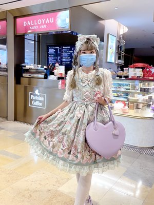 倖田兔子's 「Lolita」themed photo (2020/06/28)