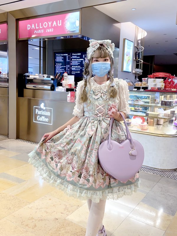 倖田兔子's 「Lolita」themed photo (2020/06/28)