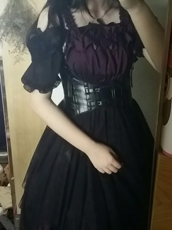 詩織's 「Gothic」themed photo (2017/06/16)