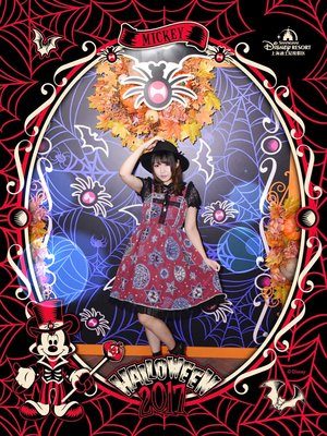希希子kiko's 「red-is-my-color」themed photo (2017/10/13)