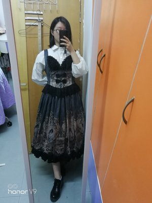 沙夏A's 「Gothic Lolita」themed photo (2017/10/14)